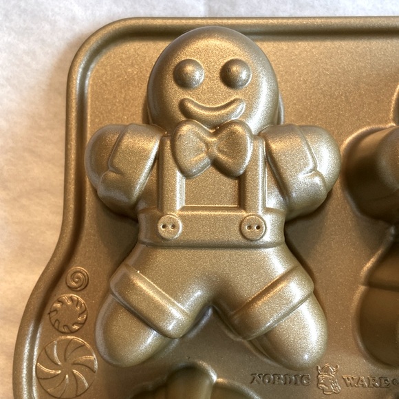 Nordic Ware Gingerbread Kids Cakelet Pan - Picture 3 of 11